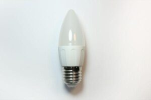LAMPADINA a LED AIGOSTAR 175900 A5 C37 E27 4W 3000K Calda